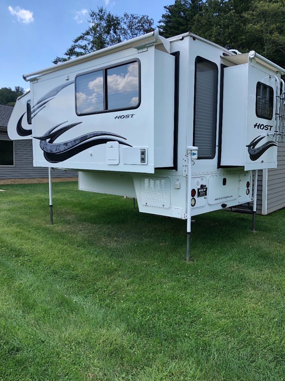 Host MAMMOTH Truck Camper RVs For Sale 23 RVs RVTradercom