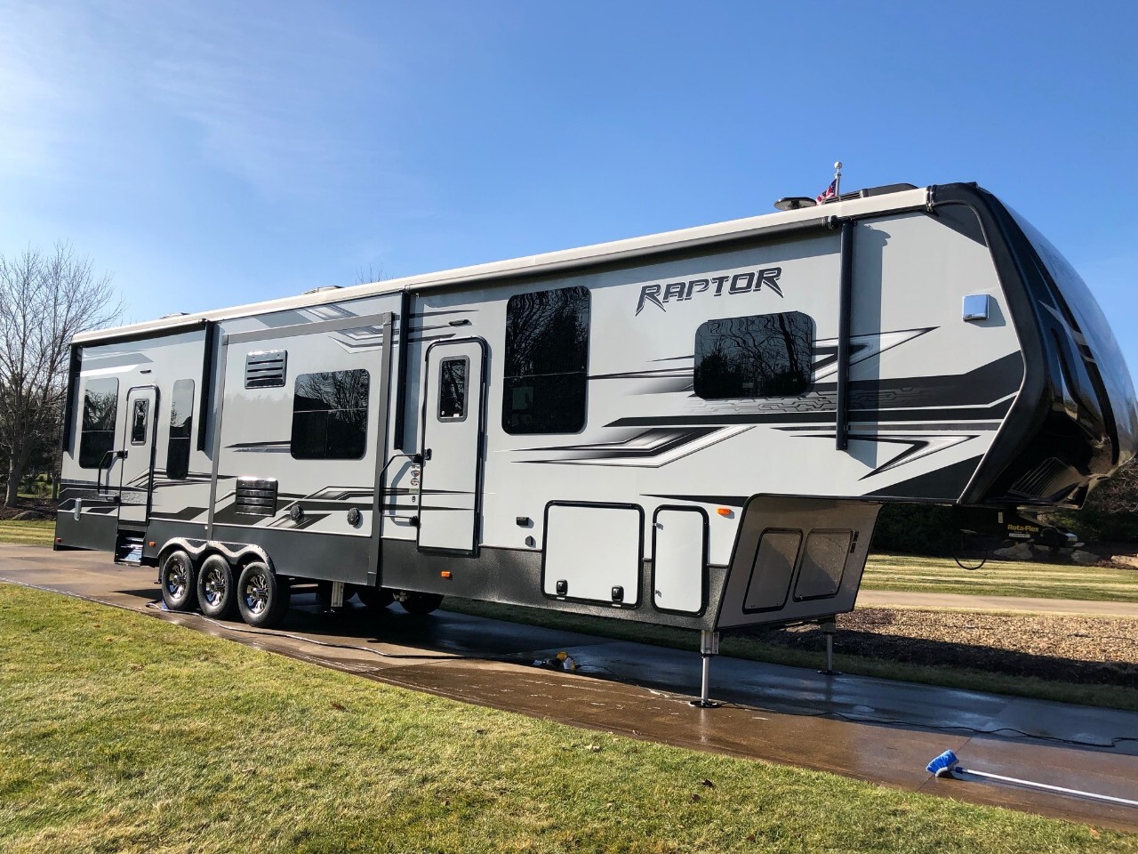 Raptor Toy Hauler Reviews Wow Blog