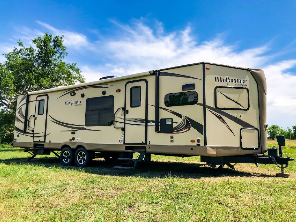 2015 Forest River ROCKWOOD WINDJAMMER 3008W, Gainesville TX