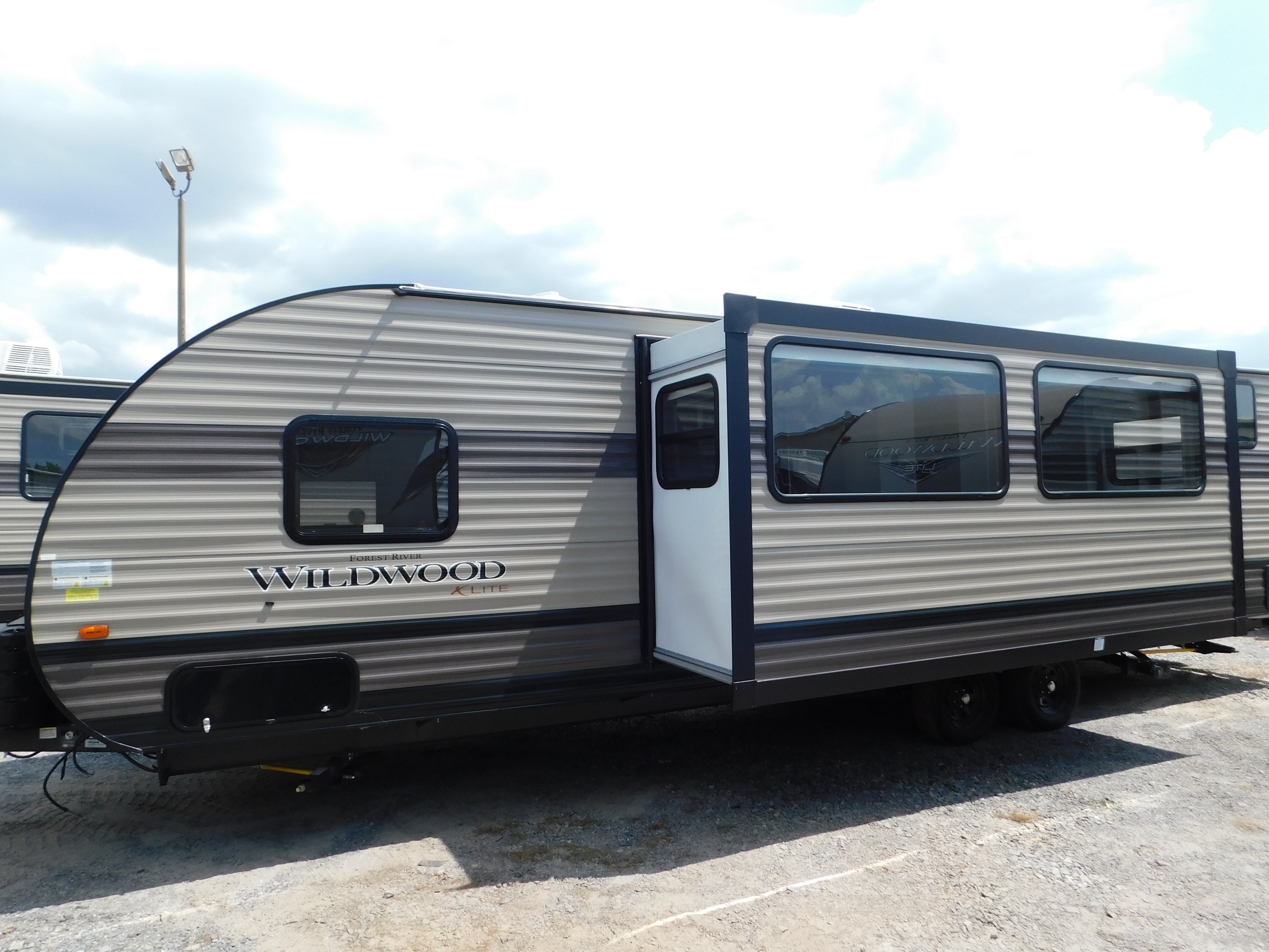 2019 Forest River Wildwood XLite 282QBXL For Sale in Kings Mountain