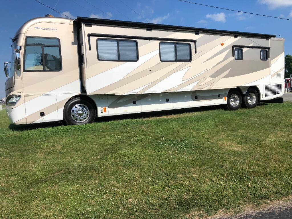 2008 Fleetwood Revolution 42N For Sale in Findlay, OH - RV Trader