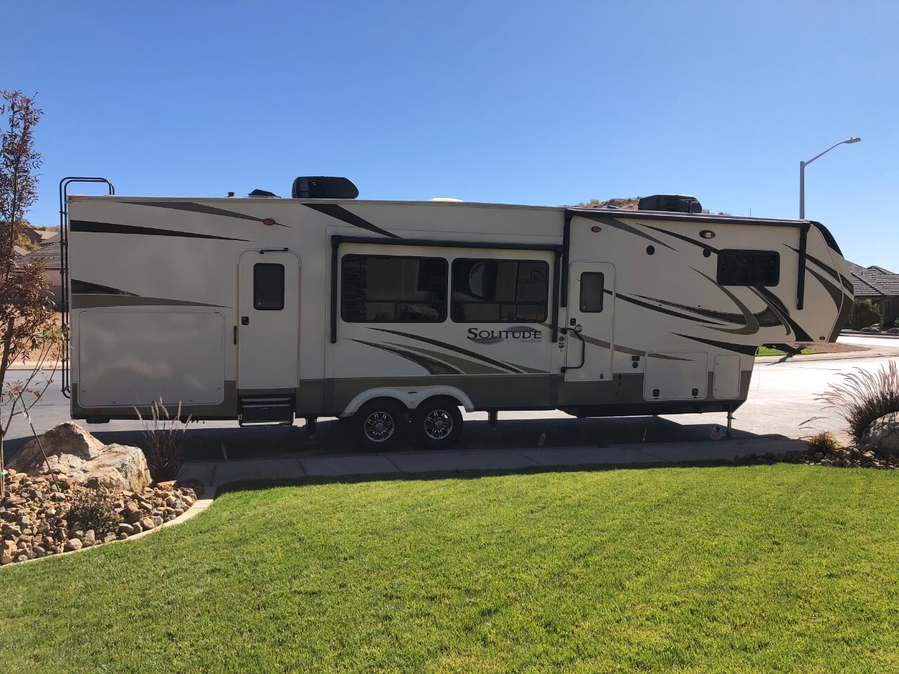 2019 Grand Design SOLITUDE SCLASS 3740BH, La Verkin UT