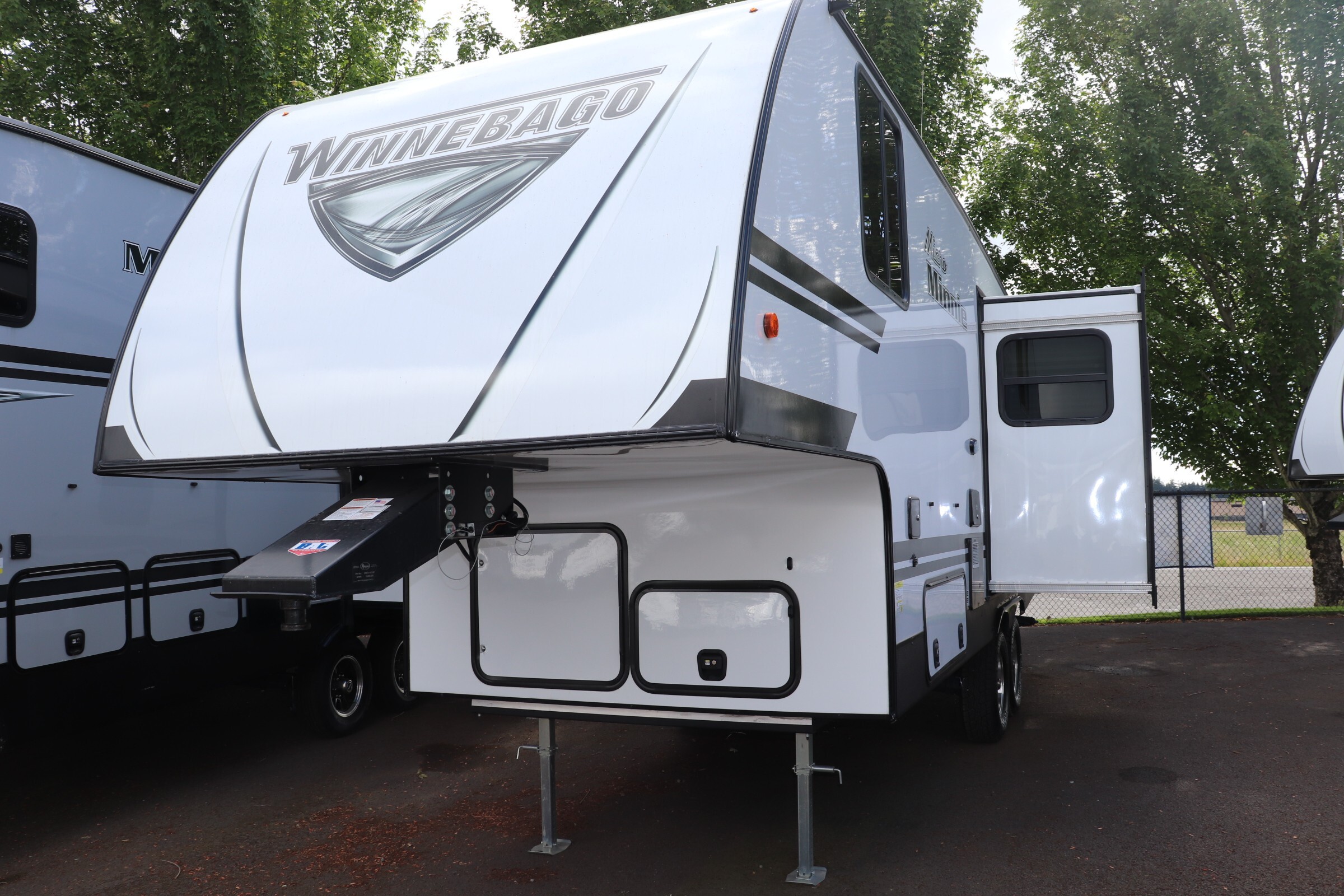 2020 Winnebago Micro Minnie Fifth Wheel 2405RL For Sale in Salem, OR