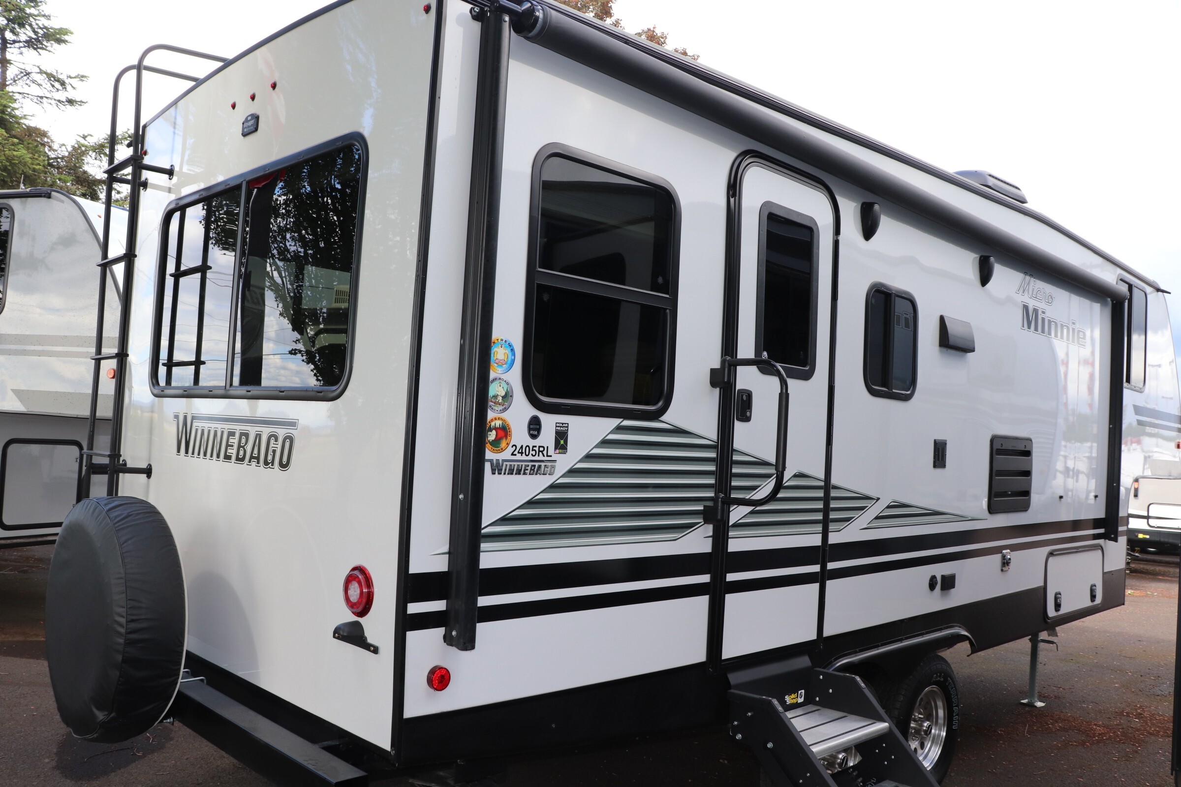2020 Winnebago Micro Minnie Fifth Wheel 2405RL For Sale in Salem, OR