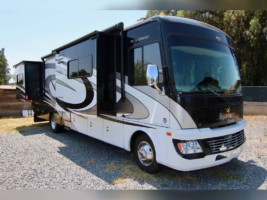 Used 2010 Fleetwood Rv Bounder 35h C Motor Home Class A At General Rv Mt Clemens Mi 116863 Fleetwood Rv Fleetwood Motorhome