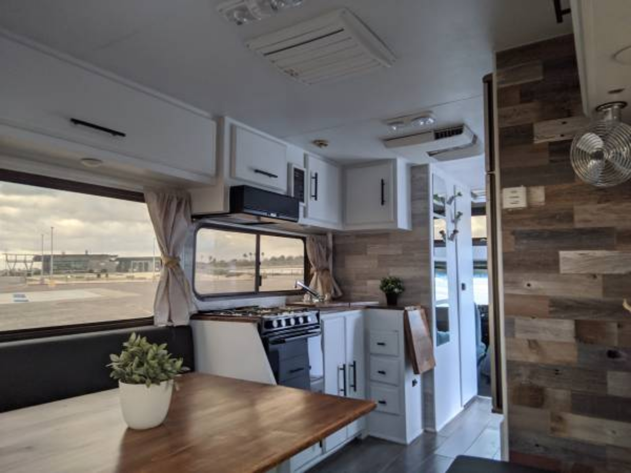 Lazy Daze 24 Foot Free Rv Classifieds Used Rvs Rv Classes Motorhomes Travel Trailers 5th Wheel Rvs For Sale Rv Classifieds Used Rvs Rvs For Sale