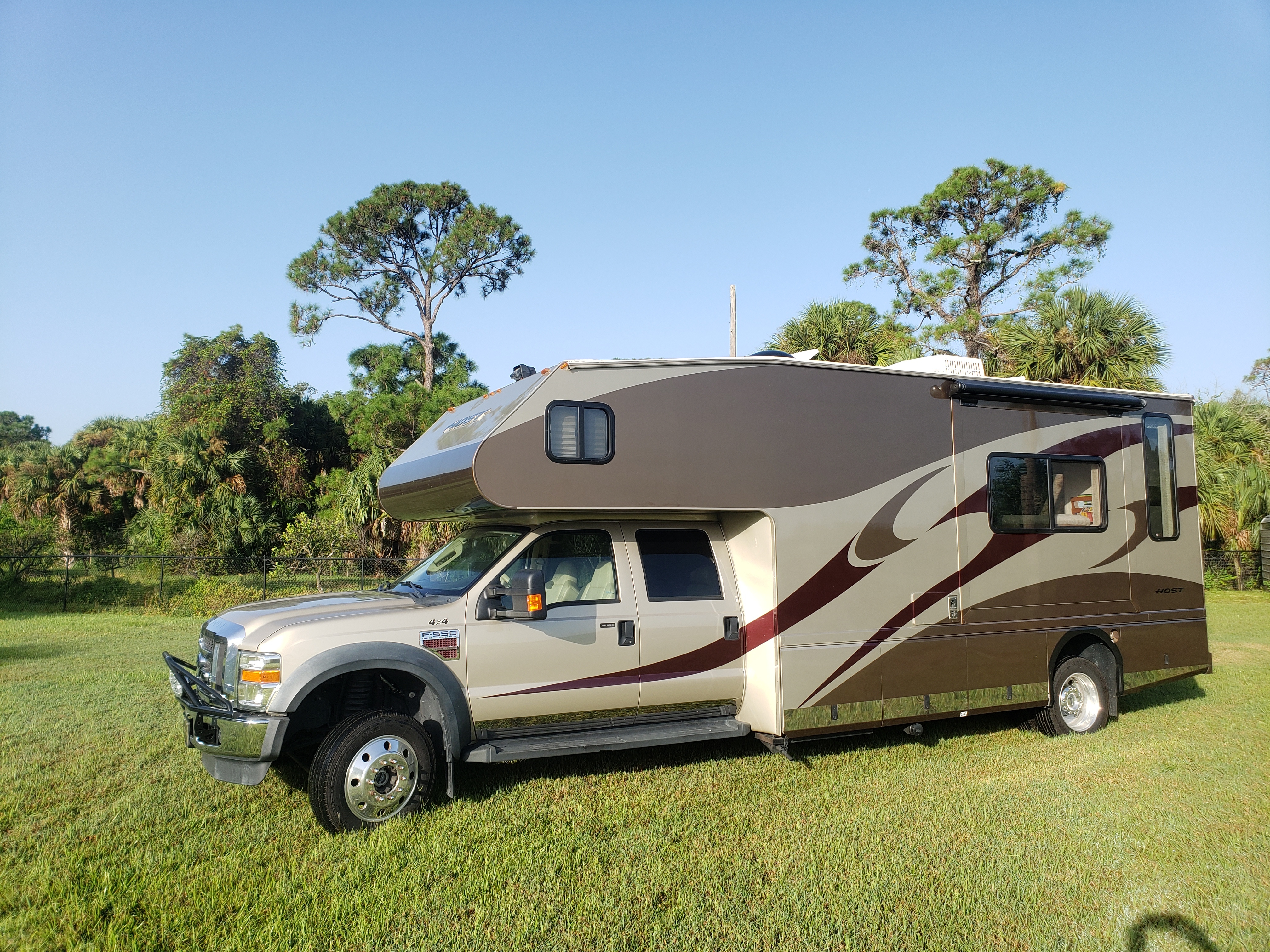 2010 Host CLASS C MOTORHOME 300 4X4, Vero Beach FL
