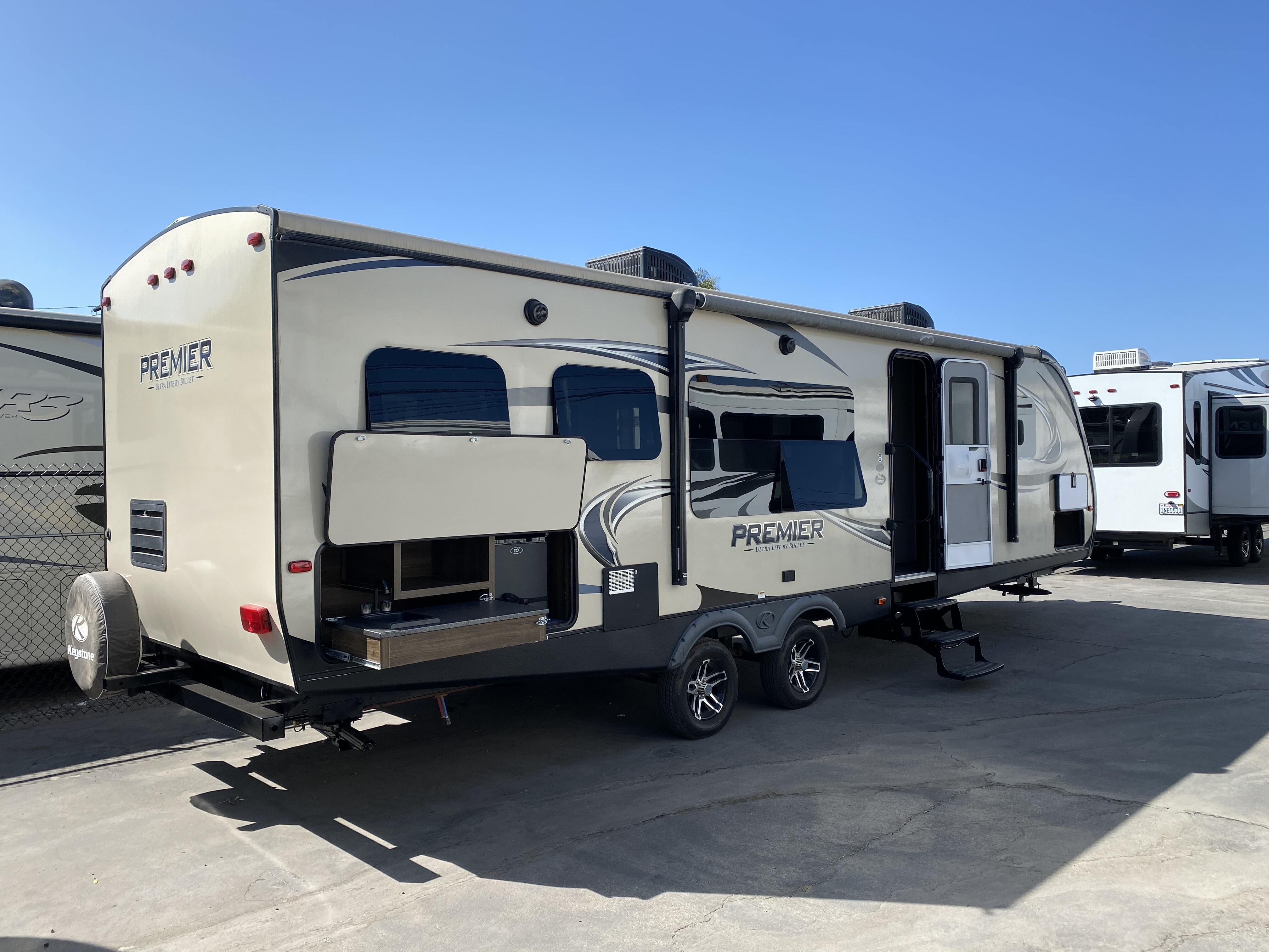 Valleyindoorrvstorage Com Valleyindoorrvstorage Com Local City Contact Form And Price Quote Valley Indoor Rv Storage Outdoor Storage In Chatsworth Ca For Rv S Boats Autos Trailers 5th Wheels Jet Skis Quad Runners Classic Cars Storage