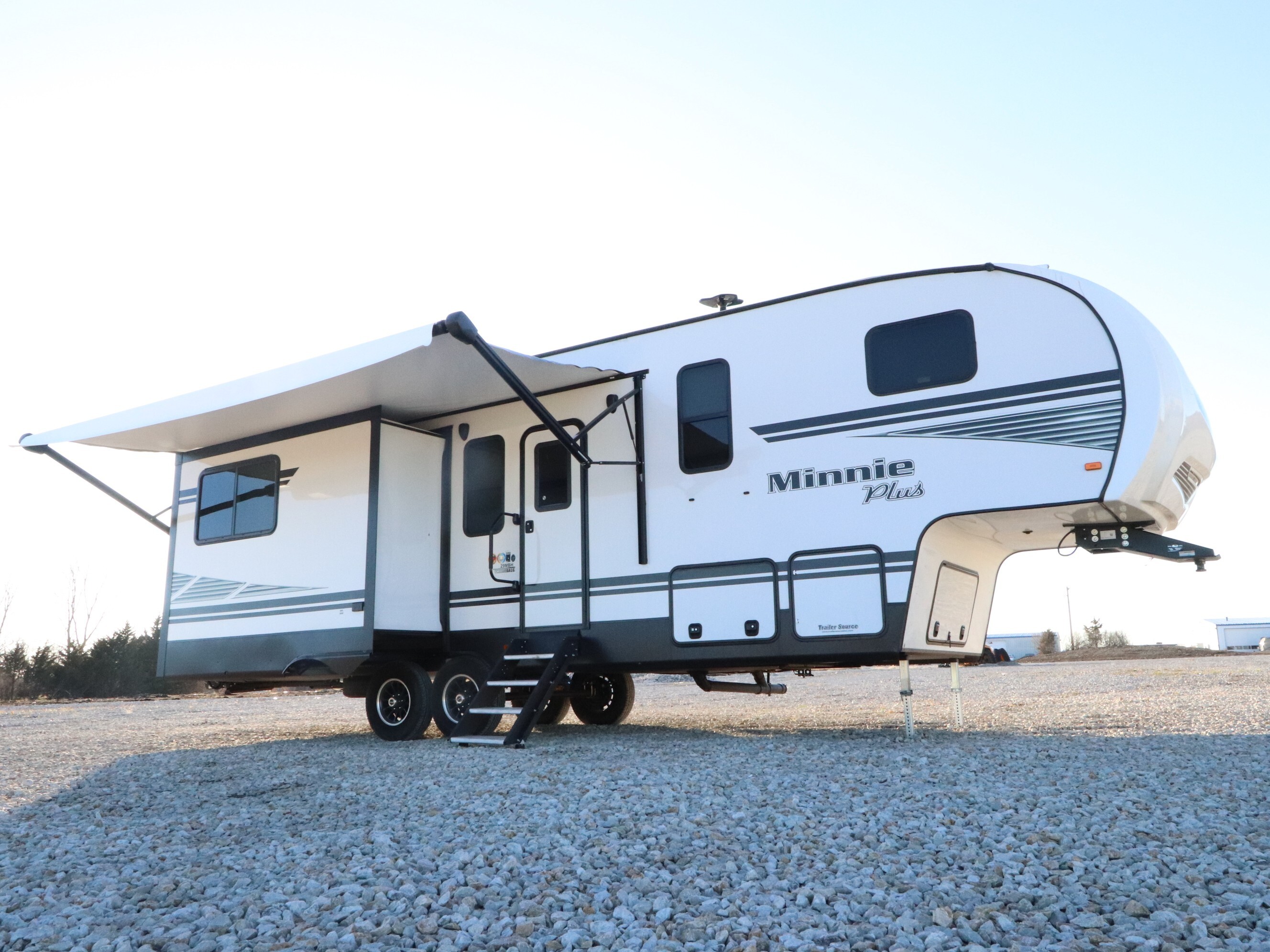 2020 Winnebago Minnie Plus Fifth Wheel 29MBH For Sale in Ottawa, KS