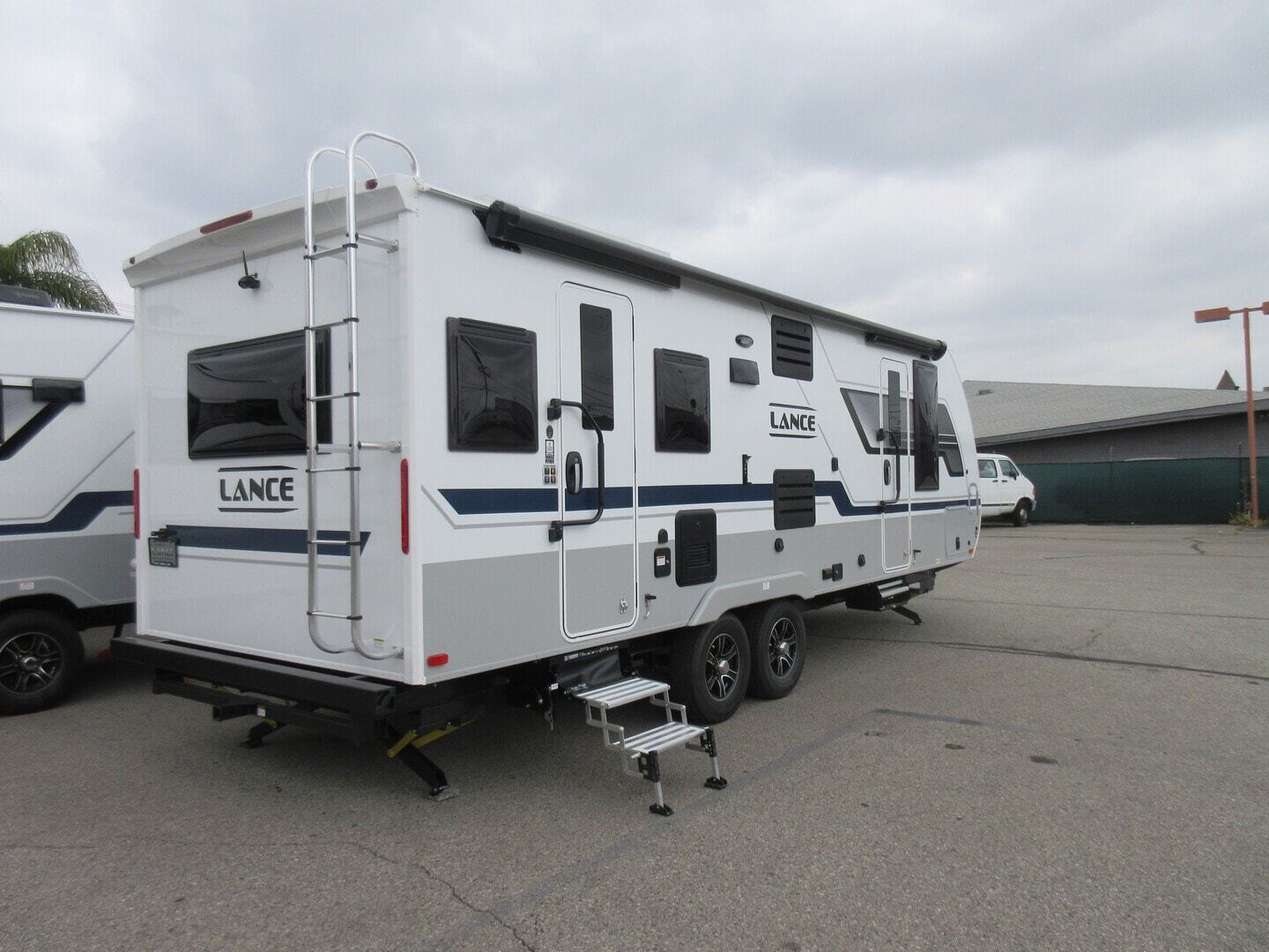 Lance 2375 For Sale