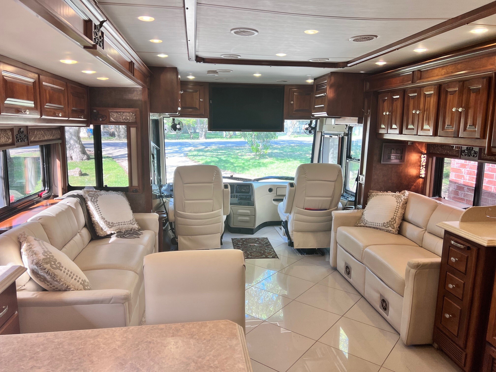 Used 2012 Tiffin Motorhomes Phaeton 36qsh in San Antonio, TX