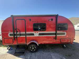 Miniature Winnebago Winnie Drop 2017 – Greenlight 1/24 – Camping-car